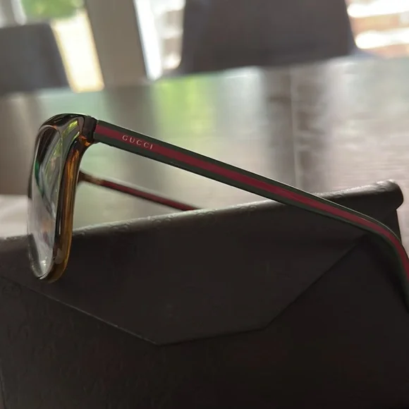 LIKE NEW! Never worn Gucci sunglasses with case. - Picture 2 of 4